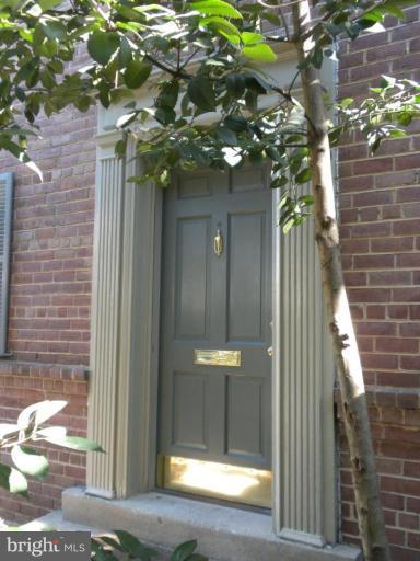 1648 Foxhall Road Northwest Washington, DC 20007 - Photo 3 of 19 Entrance / Foyer