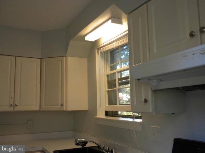 1648 Foxhall Road Northwest Washington, DC 20007 - Photo 4 of 19 Kitchen
