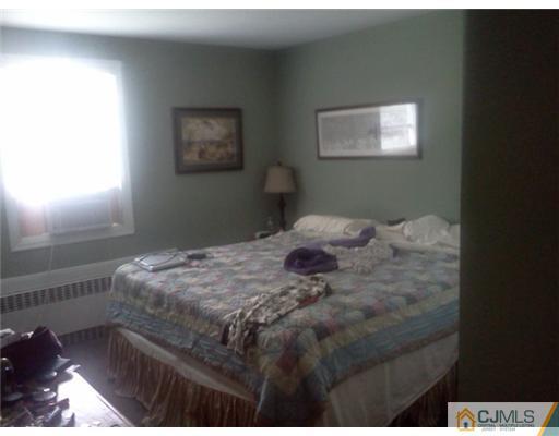 31 Deerfield Road Sayreville, NJ 08859 - Photo 4 of 9 Gallery Image 4