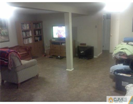 31 Deerfield Road Sayreville, NJ 08859 - Photo 5 of 9 Gallery Image 5