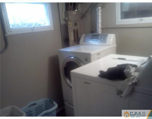 31 Deerfield Road Sayreville, NJ 08859 - Photo 6 of 9 Gallery Image 6