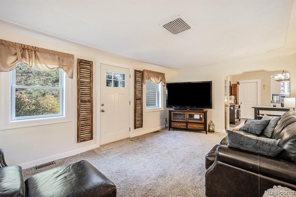 11499 Silver Lake Road Byron, MI 48418 - Photo 10 of 30 Gallery Image 10