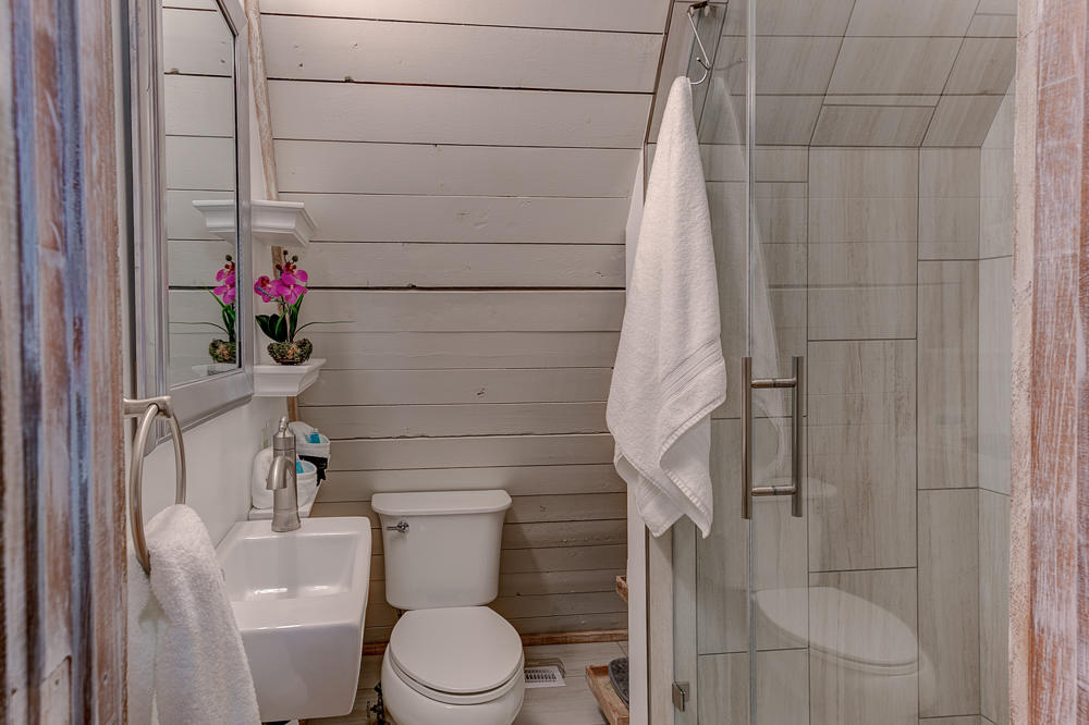 1769 Bennett Lake Road Whitwell, TN 37397 - Photo 23 of 33 Full Bathroom