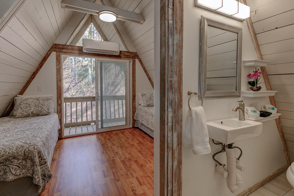 1769 Bennett Lake Road Whitwell, TN 37397 - Photo 26 of 33 Full Bathroom