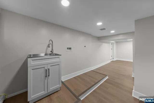 a view of utility room