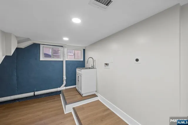 a view of utility room