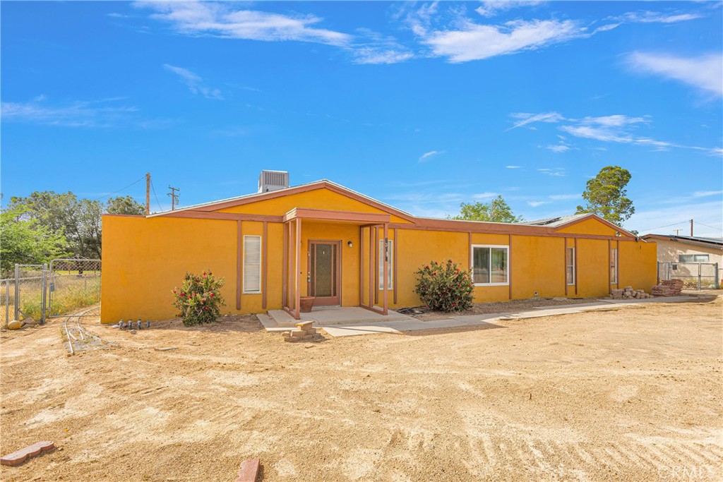 13060 Clallam Road Apple Valley, CA 92308 - Photo 1 of 1 Gallery Image 1