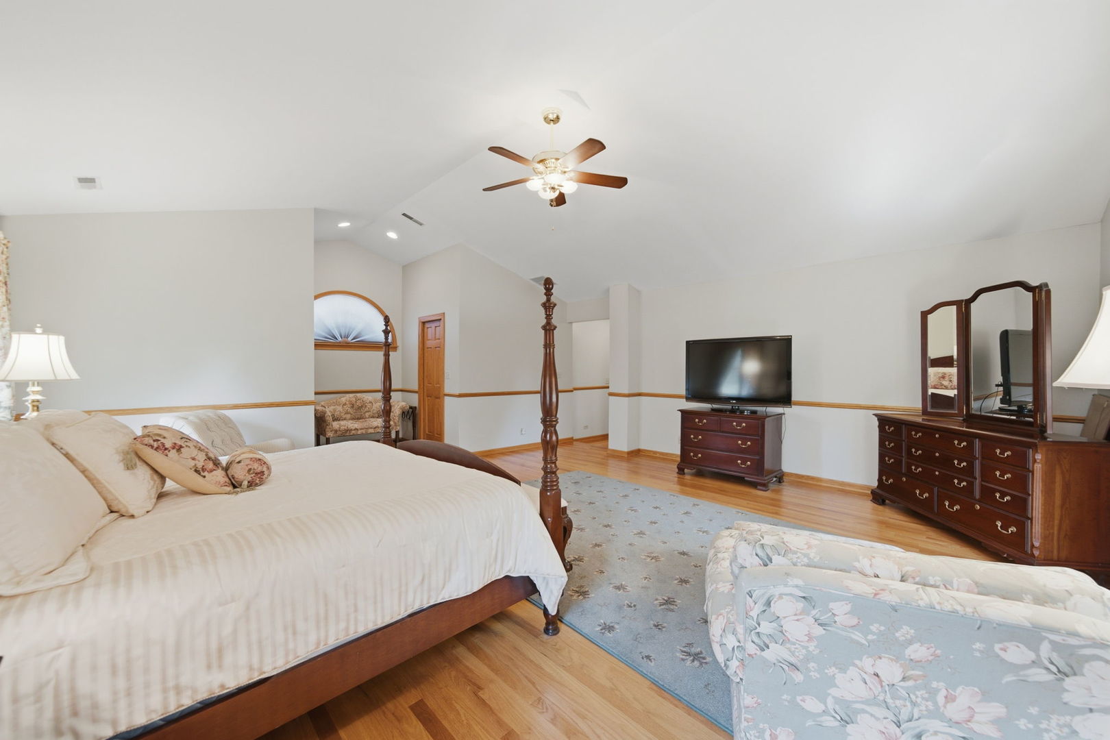 1654 Wadsworth Road Wheaton, IL 60189 - Photo 22 of 43 Gallery Image 22