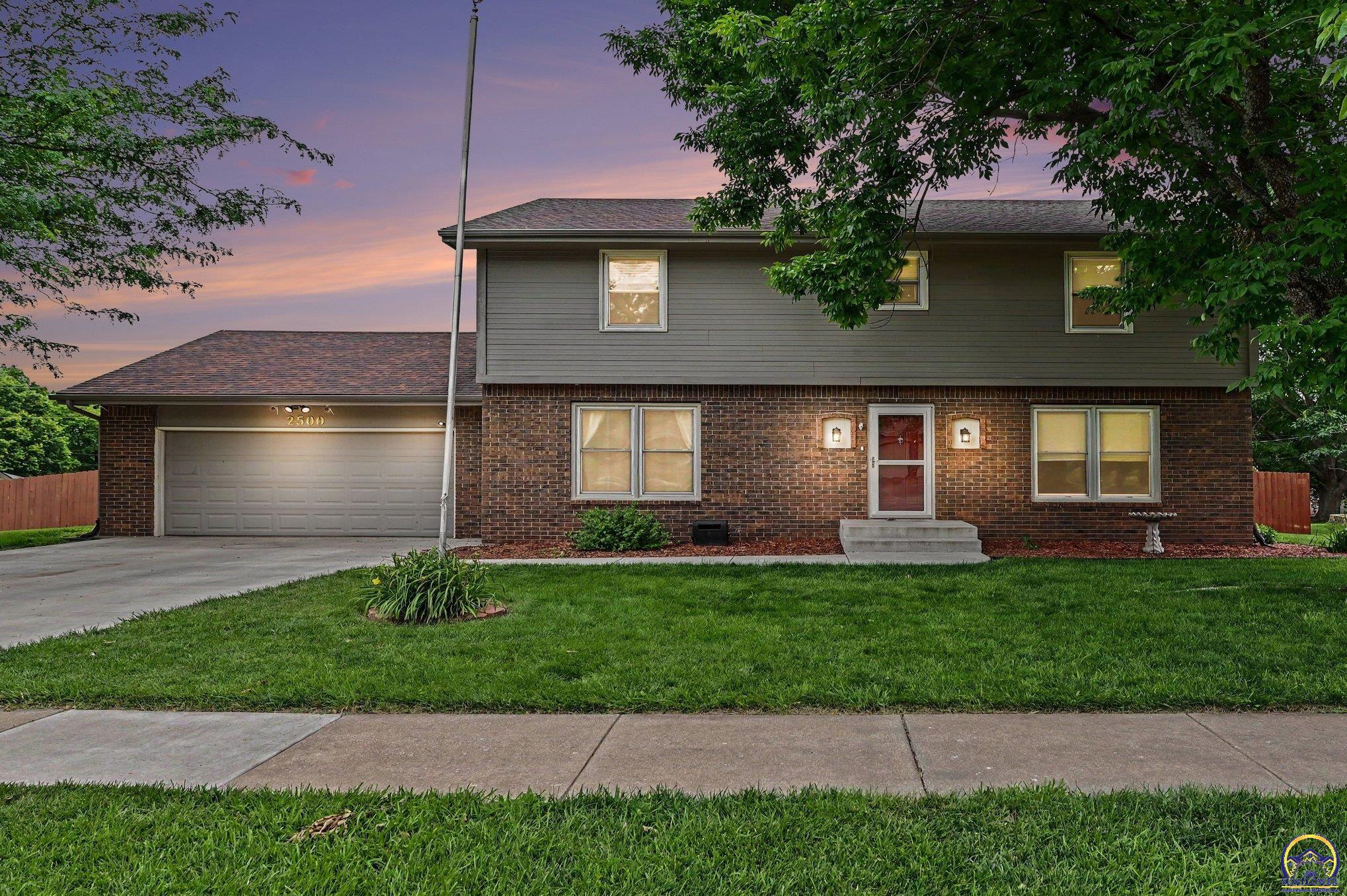 2500 Southwest Gainsboro Road Topeka, KS 66614 - Photo 2 of 27