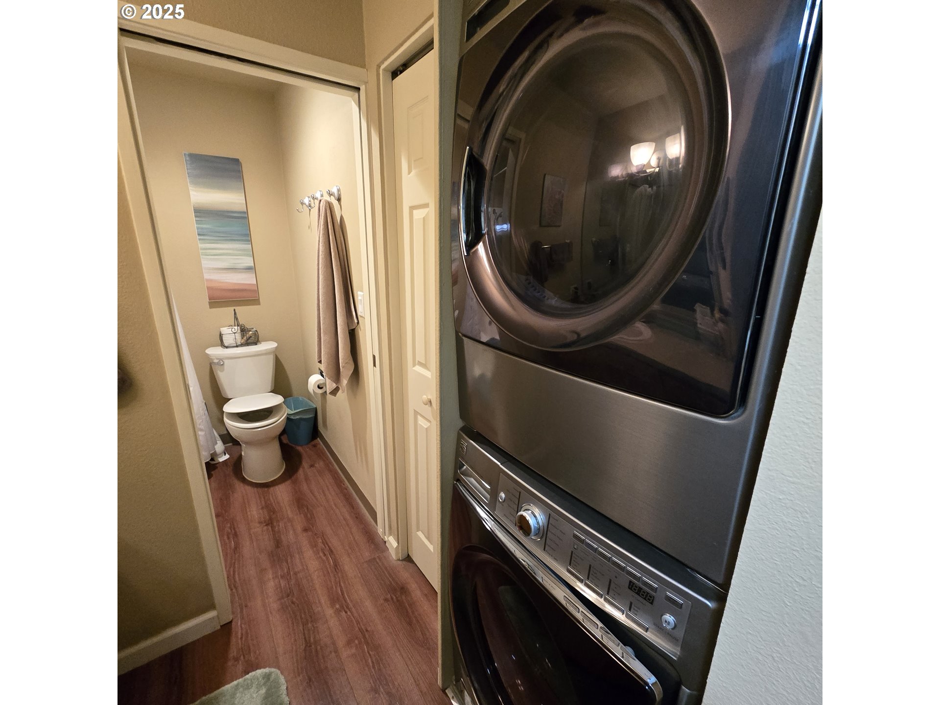 1000 Southeast Bay Blvd. Boulevard, Unit 124 Newport, OR 97365 - Photo 14 of 22 a close up view of washer and dryer