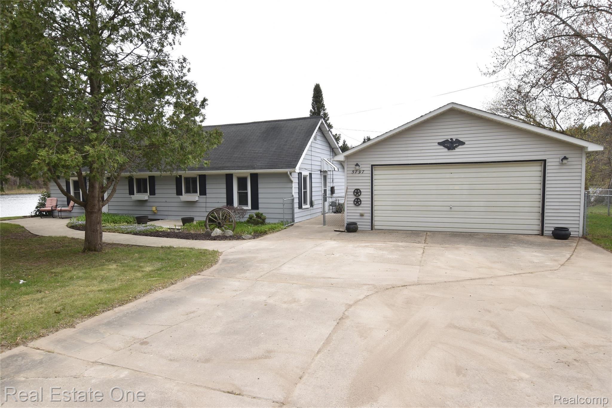 5797 Cullen Road Fenton, MI 48430 - Photo 1 of 44 DSC_0078.JPG