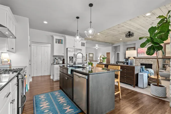 $724,900 | W6681 Charleen Lane, Greenville, WI 54942