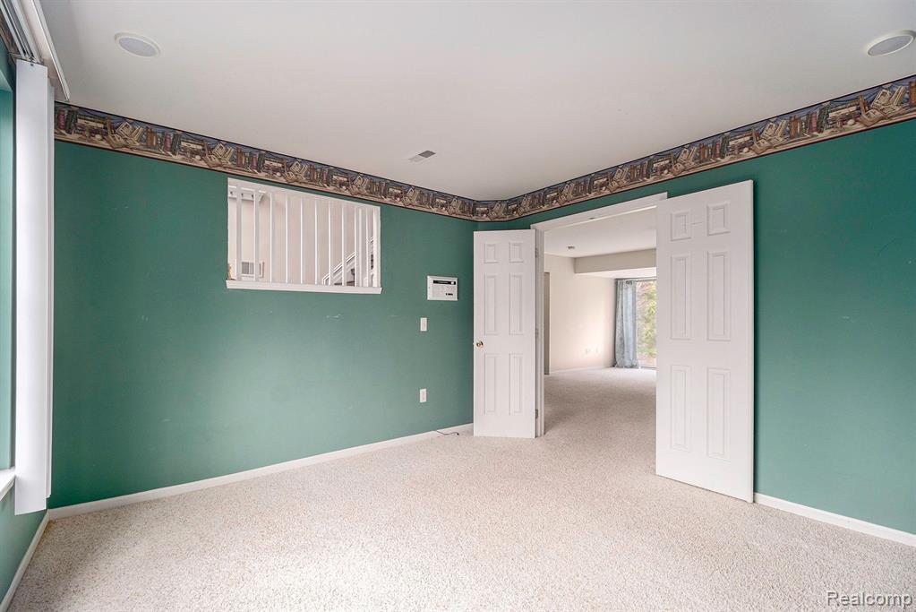 4670 Covington Court Rochester, MI 48306 - Photo 32 of 39