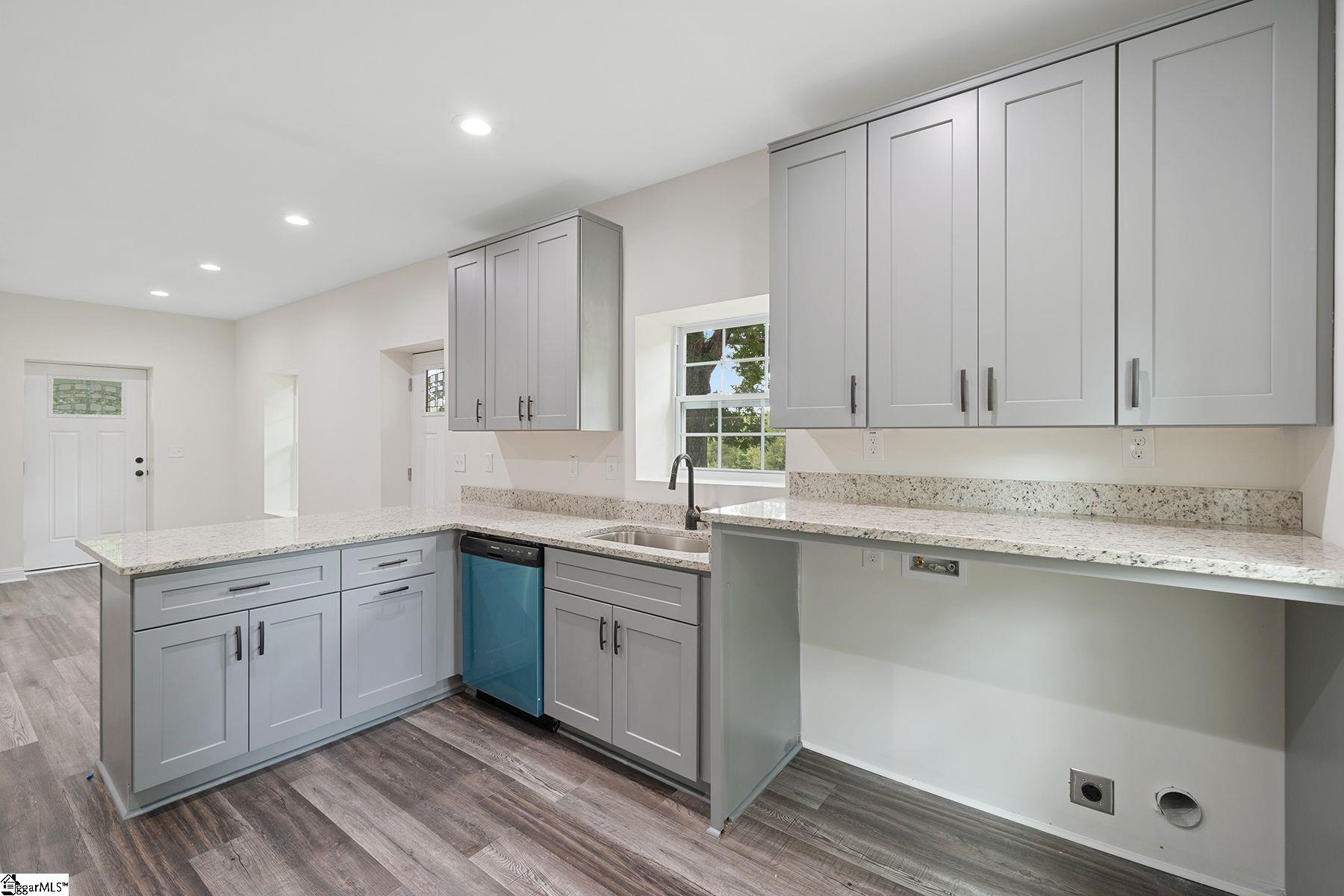 307 Lee Vaughn Road Simpsonville, SC 29681 - Photo 13 of 28 Gallery Image 13