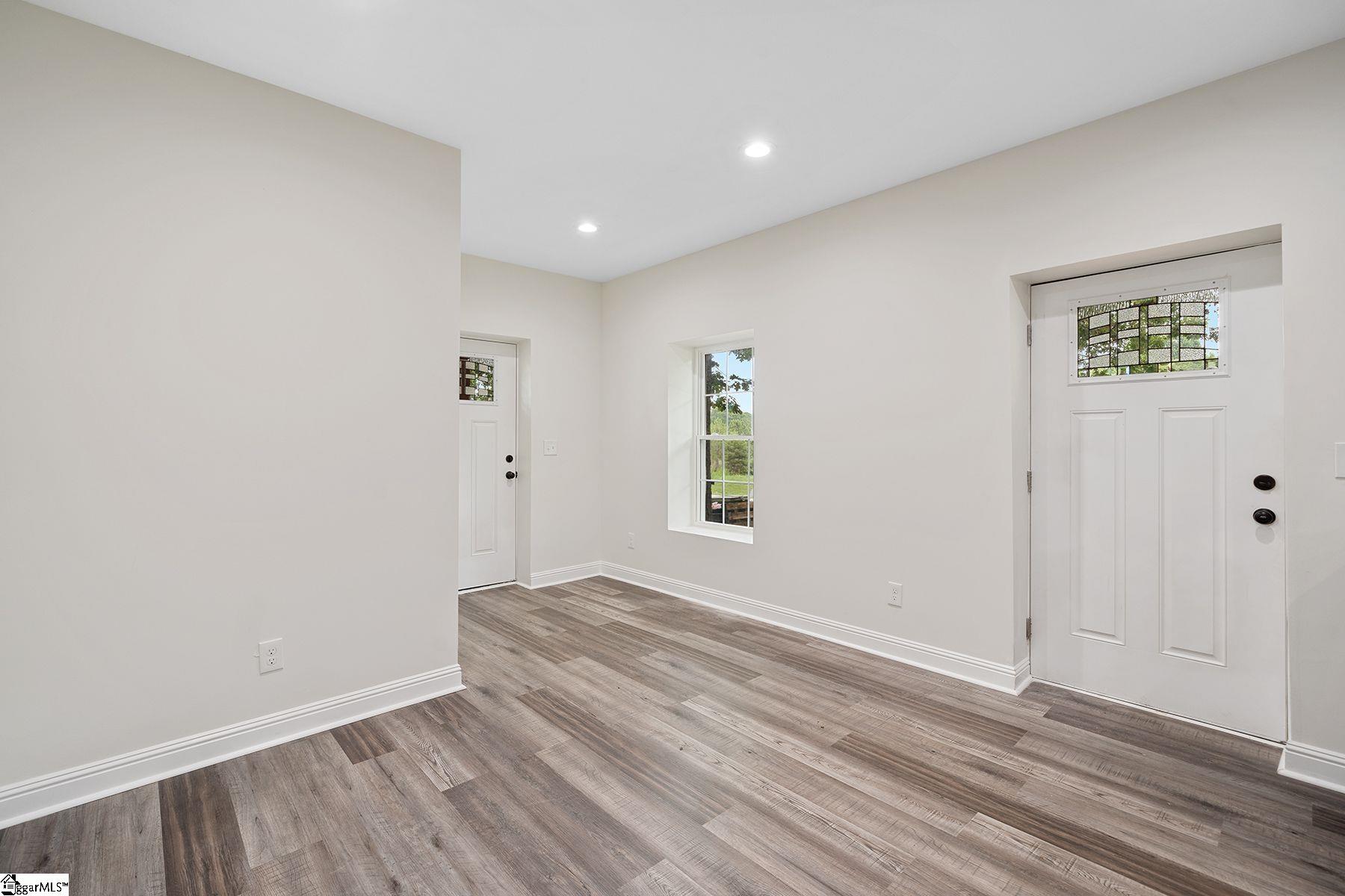307 Lee Vaughn Road Simpsonville, SC 29681 - Photo 14 of 28 Gallery Image 14