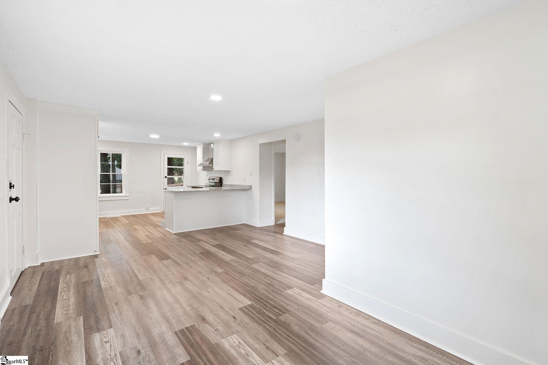 307 Lee Vaughn Road Simpsonville, SC 29681 - Photo 19 of 28 Gallery Image 19