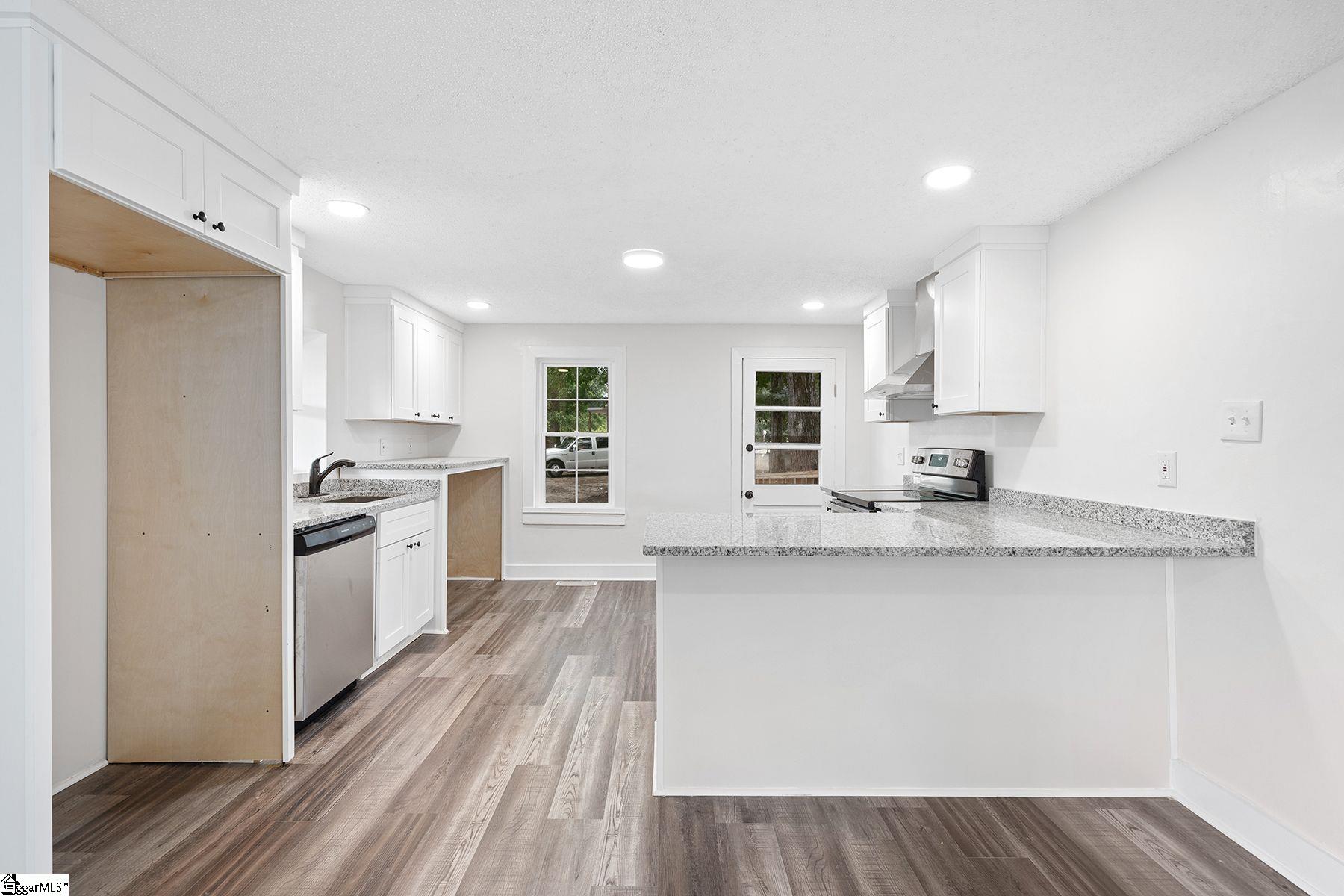307 Lee Vaughn Road Simpsonville, SC 29681 - Photo 20 of 28 Gallery Image 20