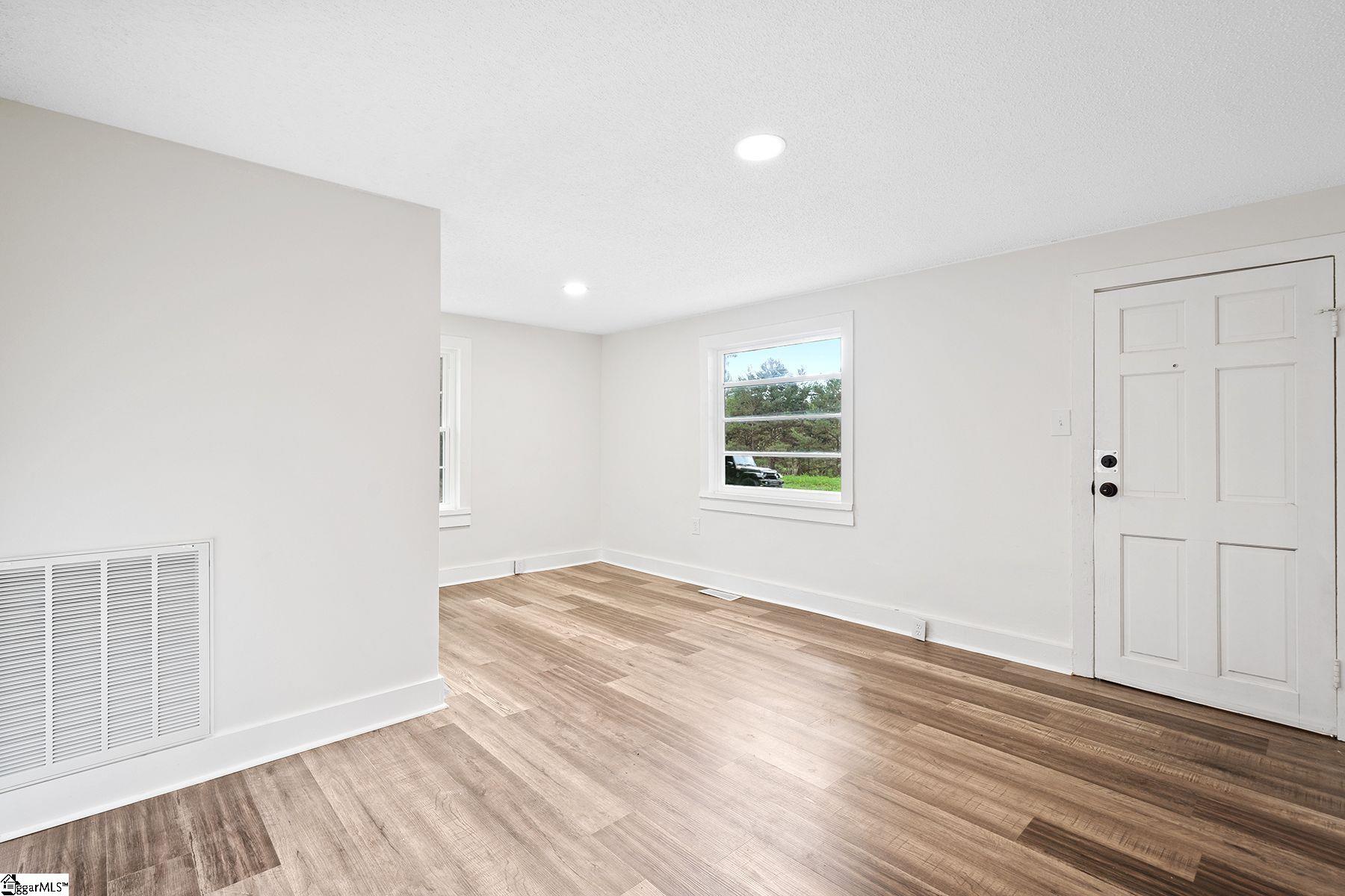 307 Lee Vaughn Road Simpsonville, SC 29681 - Photo 24 of 28 Gallery Image 24