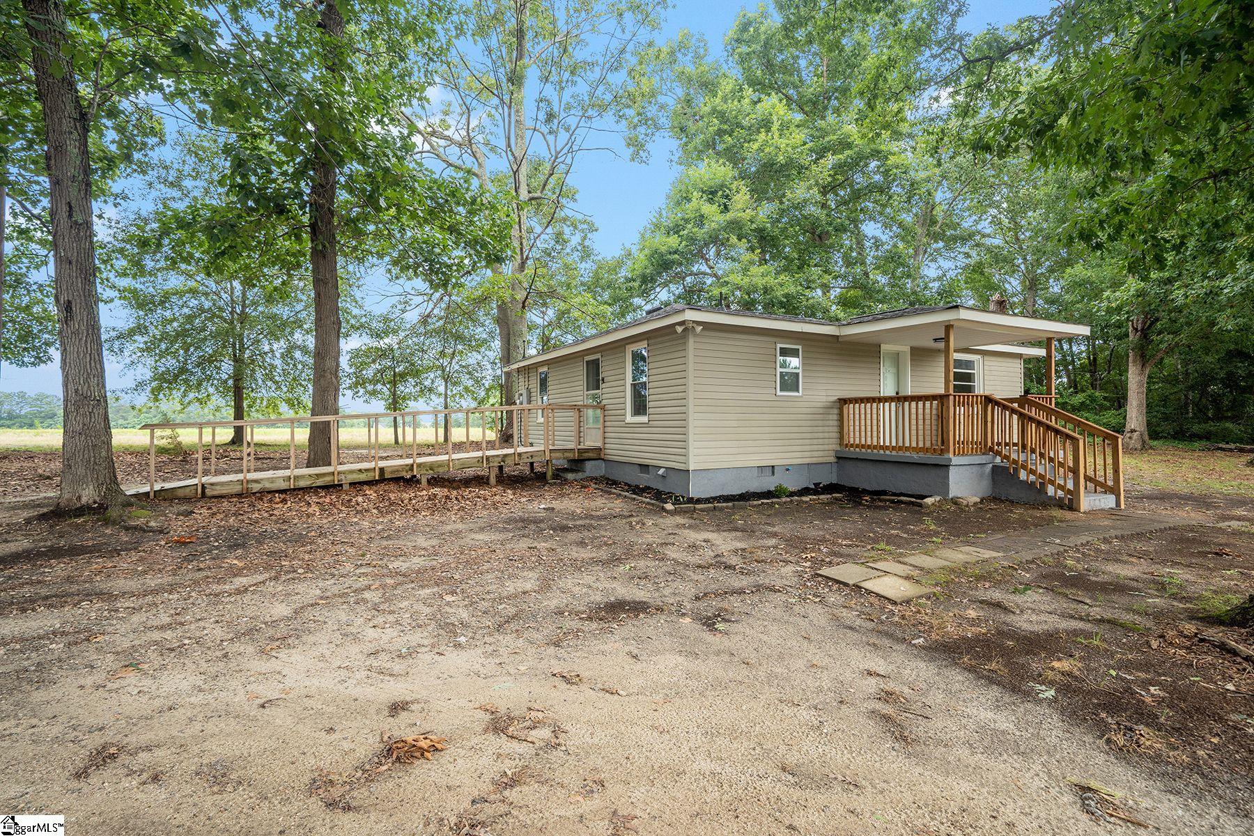 307 Lee Vaughn Road Simpsonville, SC 29681 - Photo 4 of 28 Gallery Image 4