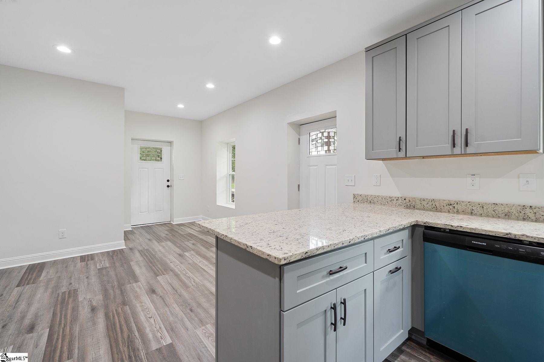 307 Lee Vaughn Road Simpsonville, SC 29681 - Photo 9 of 28 Gallery Image 9