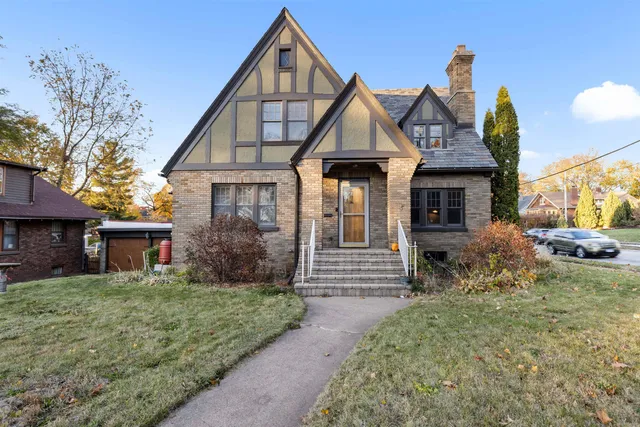 $225,000 | 2322 East State Street, Rockford, IL 61104