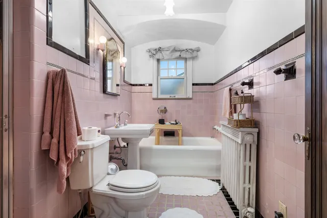 $225,000 | 2322 East State Street, Rockford, IL 61104