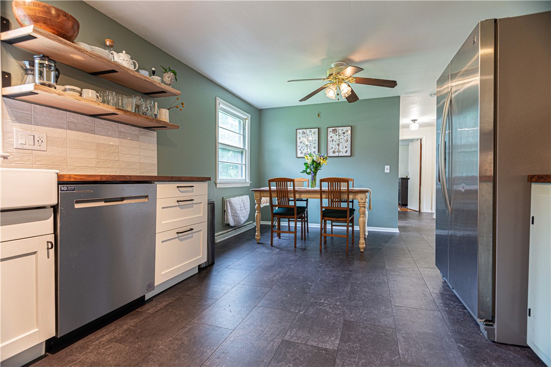 71 Benedict Road Warwick, RI 02888 - Photo 4 of 30 Gallery Image 4