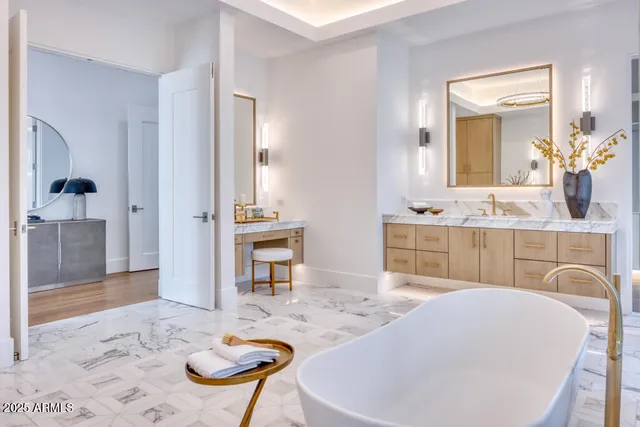 $21,800,000 | 5641 North Casa Blanca Drive, Paradise Valley, AZ 85253