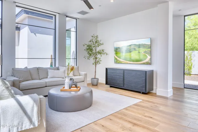 $21,800,000 | 5641 North Casa Blanca Drive, Paradise Valley, AZ 85253