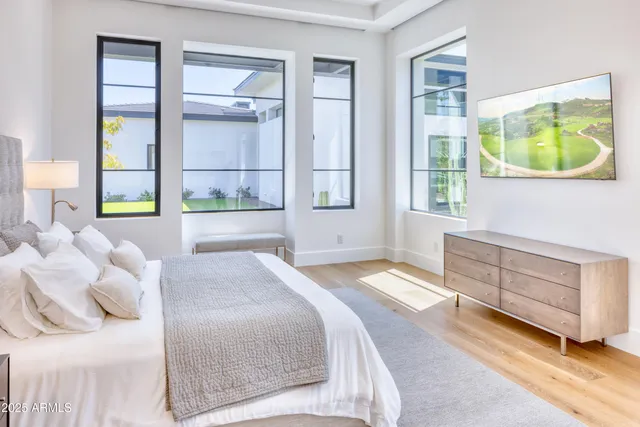 $21,800,000 | 5641 North Casa Blanca Drive, Paradise Valley, AZ 85253