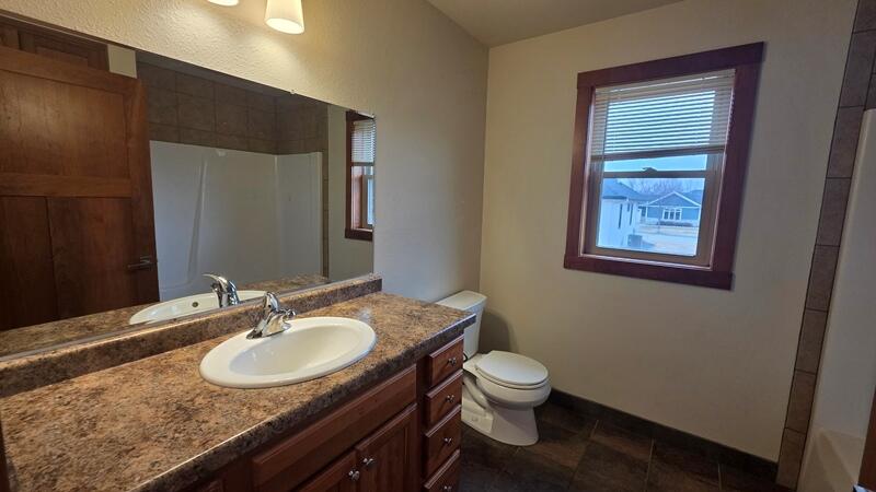 576 Trail Ridge Lane Plymouth, WI 53073 - Photo 25 of 46 Main Bathroom