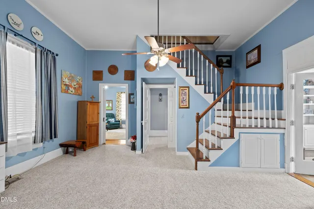 a view of entryway with livingroom