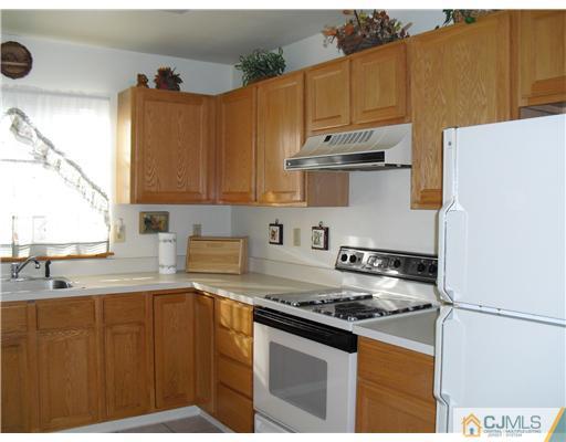 792 B Pompton Road Monroe Township, NJ 08831 - Photo 5 of 12 Gallery Image 5