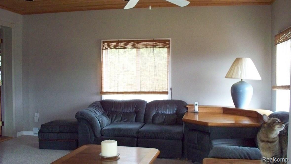 2820 South Elba Road Lapeer, MI 48446 - Photo 13 of 52 100_0701.jpg