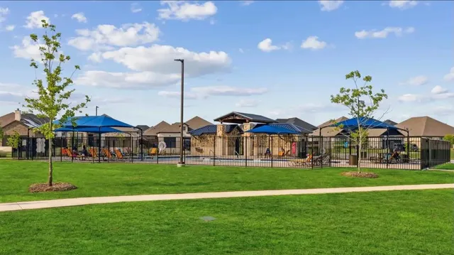 $2,400 | 560 Oak Crk Drive, Lavon, TX 75166