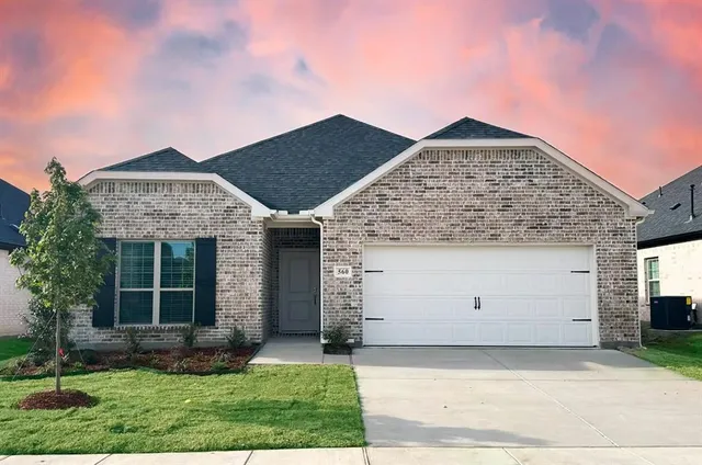 $2,200 | 560 Oak Crk Drive, Lavon, TX 75166