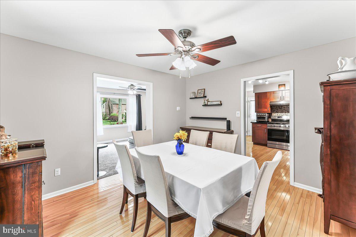 208 Rambling Way Springfield, PA 19064 - Photo 14 of 39 a dining room with furniture and window