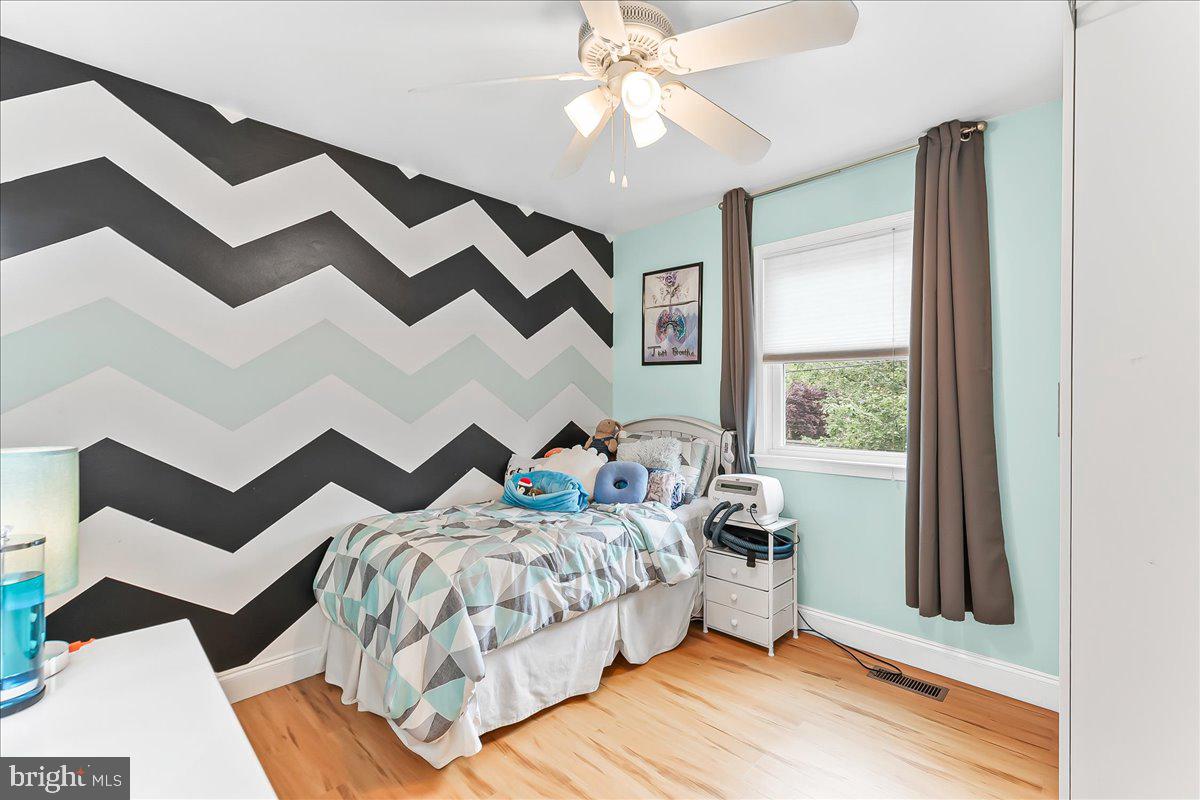 208 Rambling Way Springfield, PA 19064 - Photo 21 of 39 a bedroom with a bed and a window