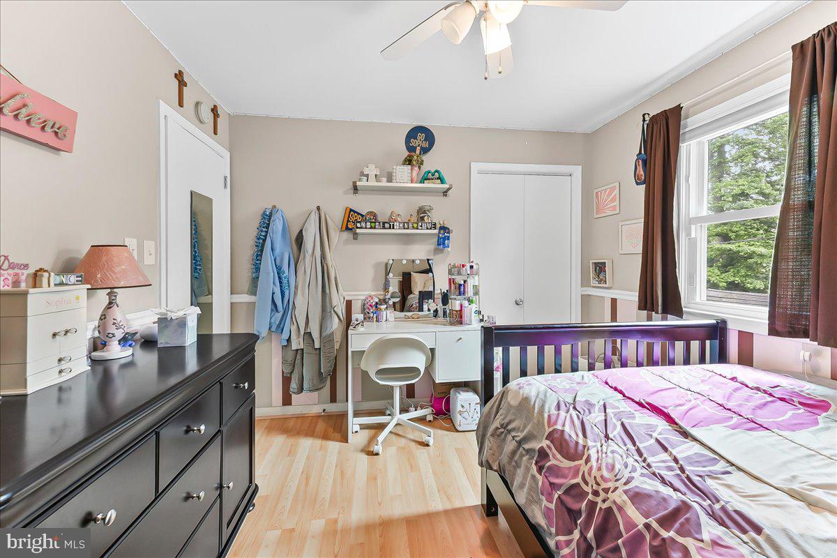 208 Rambling Way Springfield, PA 19064 - Photo 24 of 39 a bedroom with a bed and a large window