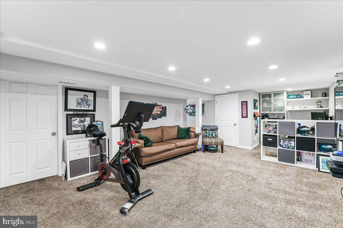 208 Rambling Way Springfield, PA 19064 - Photo 28 of 39 a view of a livingroom with furniture