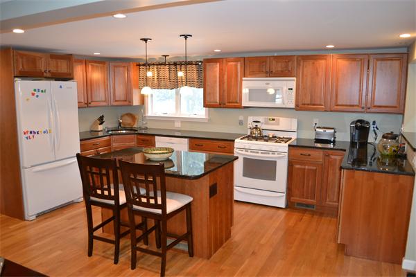 11 Old Farm Road Mansfield, MA 02048 - Photo 2 of 29 Gallery Image 2