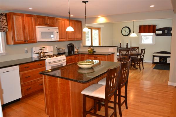 11 Old Farm Road Mansfield, MA 02048 - Photo 5 of 29 Gallery Image 5