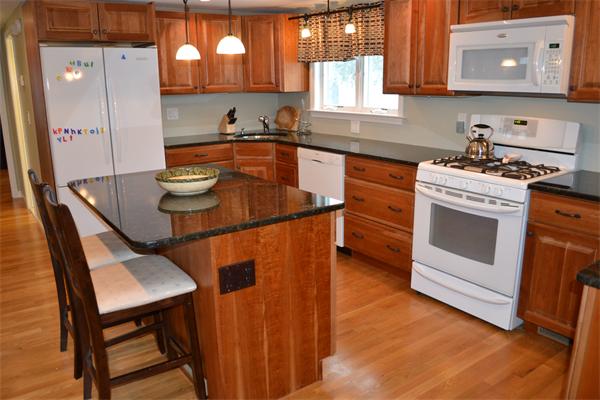 11 Old Farm Road Mansfield, MA 02048 - Photo 7 of 29 Gallery Image 7