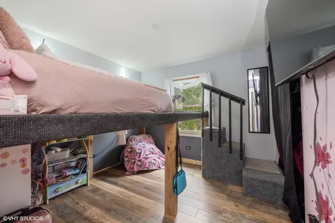 a view of livingroom with furniture