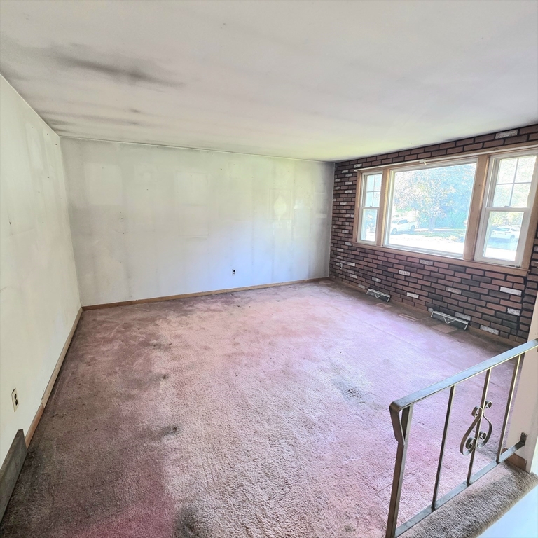 109 Richard Road Hanson, MA 02341 - Photo 4 of 23 Gallery Image 4