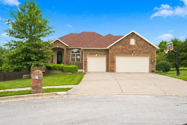 $525,000 | 2418 West Crestwood Street, Ozark, MO 65721