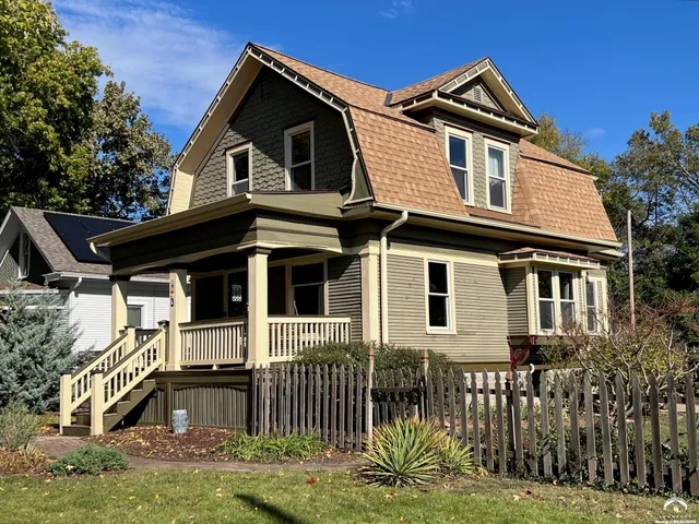 $420,000 | 1424 New York Street, Lawrence, KS 66044