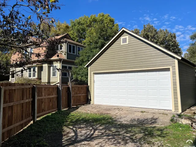 $420,000 | 1424 New York Street, Lawrence, KS 66044