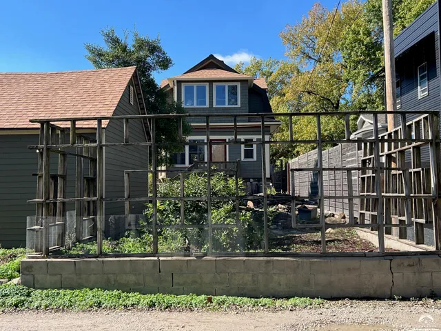 $420,000 | 1424 New York Street, Lawrence, KS 66044