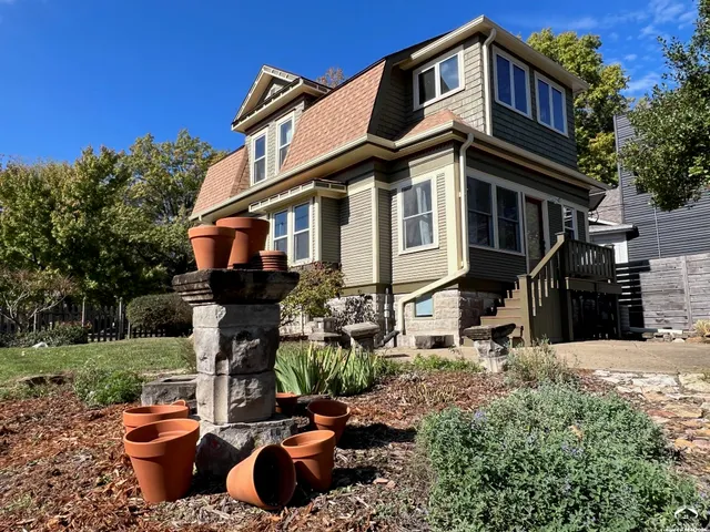 $420,000 | 1424 New York Street, Lawrence, KS 66044